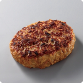 低温と高温の蒸気を組み合わせたマルチスチーム製法により、ジューシーでほぐれ感の良いハンバーグに仕上げました。ダブルベルトグリルで両面を一気に焼き上げ、旨味をしっかり閉じ込め、ふっくらジューシー。牛肉主体の合挽きハンバーグです。電子レンジ調理でもしっかりした焼き色になります。