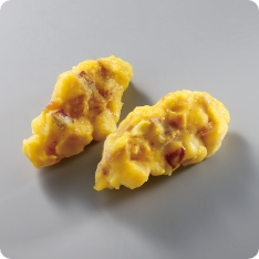 いとよりだいのすり身にダイス状にカットした栗とさつまいもを合わせたおつまみ揚げです。栗とさつまいもで季節感を出しつつ、食感の異なる素材を使うことでアクセントを加えました。調理時間は素揚げで約2分、手間をかけず簡単に提供可能です。