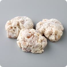 鶏肉は未加熱のまま、ひとつひとつに衣をつけたもも肉の唐揚げです。隠し味に香味野菜を使用した、醤油ベースの味付けです。バラ凍結しているので必要な分だけ調理可能です。