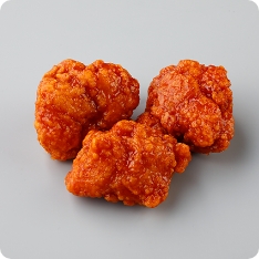 鶏もも肉を使用した唐揚げに、甘辛さが特徴的なヤンニョムタレを和えました。自然解凍でも電子レンジでも召し上がれます。