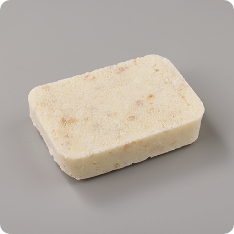 北海道十勝産のじゃがいもを裏ごししたポテトベースです。味付けをせず、じゃがいも本来の風味を感じられるよう仕上げました。お好みの具材や調味料を加えて、コロッケやポテトサラダ、グラタン等のじゃがいもメニューにご利用いただけます。