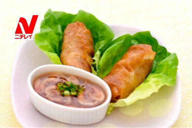 『パリパリの春巻』のサラダ菜巻き 桜エビソース